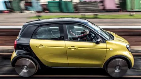 Călătorii care așteptau trenul într-o gară din Marea Britanie au avut o surpriză inedită. Ce vehicul a oprit în fața lor