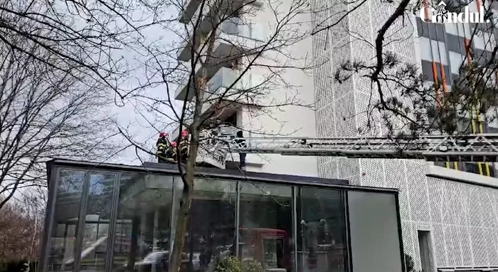 Sinucidere învăluită în mister la Slatina 1 / Sursa foto: captură video GÂNDUL