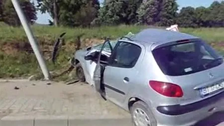 A ajuns cu mașina în stâlp, după ce s-ar fi aplecat să caute un pix în torpedo. Etilotestul a stabilit însă altceva