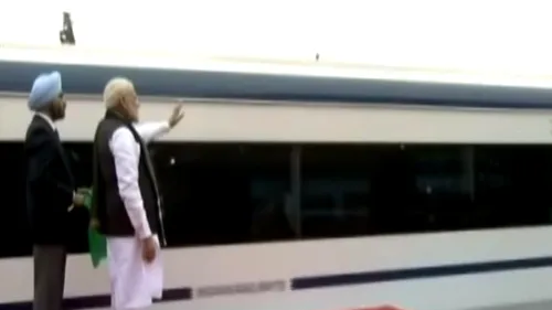 Cel mai RAPID tren din India S-A DEFECTAT în timpul primei sale călătorii. Oficialii susțin că a lovit O VACĂ, jurnaliștii îi contrazic


