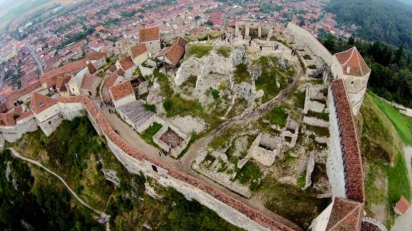 Record de vizitatori la Cetatea Râșnov: câți turiști au vizitat zona în acest an