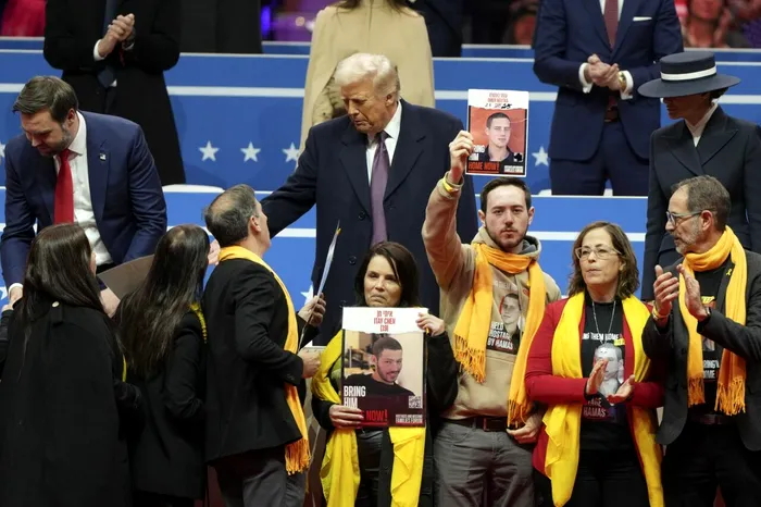 Donald Trump, la un eveniment din 18 ianuarie 2025 unde întâlnește familiile ostaticilor din Fâșia Gaza. Sursa Foto: Profimedia 