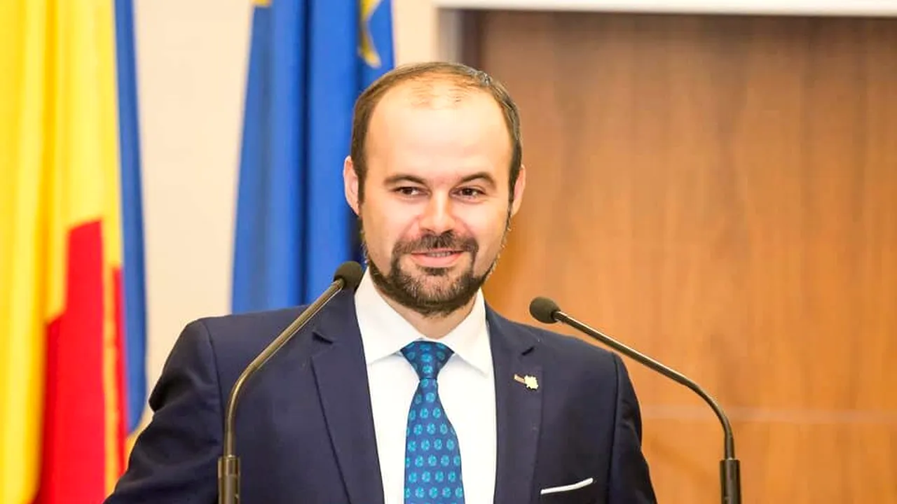 Oficial BNR despre îndemnul lui Isărescu de „a bea un ceai de tei” la prezentarea Raportului asupra inflației: Invită la calm și rațiune. Inflația e o boală, iar BNR aplică medicamentul