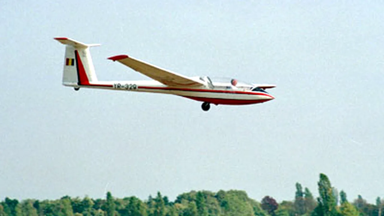 Un planor a aterizat de urgență într-un lan de porumb din județul Brașov. Care este starea pilotului