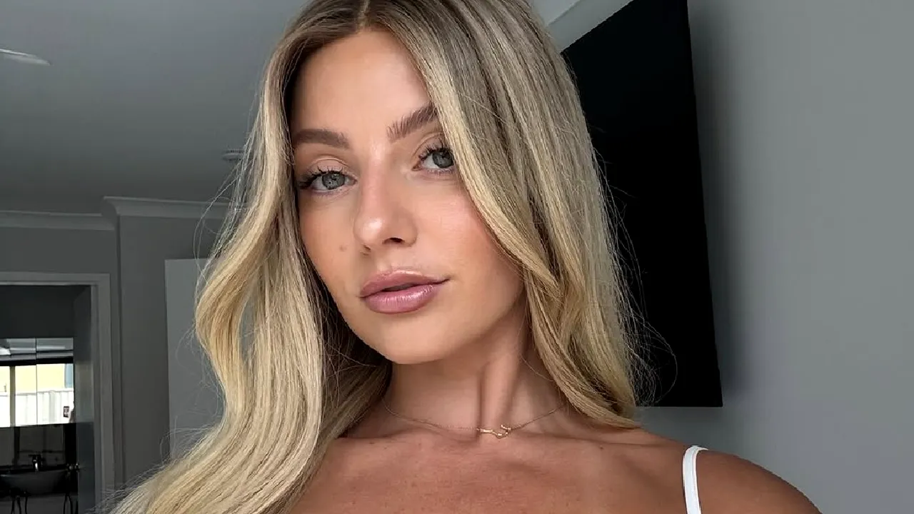 „Iubiții” virtuali o întrețin. Modelul care vorbește online cu bărbați pentru sume uriașe