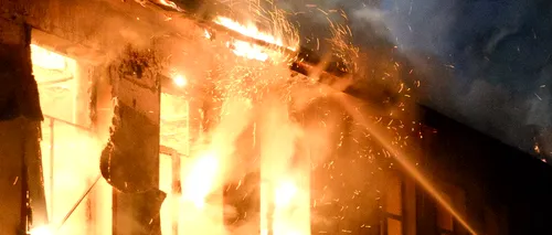 O femeie din Bacău, arsă de vie într-un incendiu pornit de la o candelă