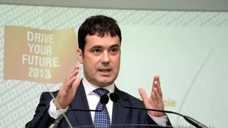 Peste 100 studenți români, dar și doi din Bangladesh vor face practică la Renault România