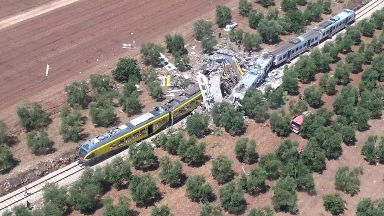 Grav accident feroviar în Italia. 27 de morți după ce două trenuri s-au ciocnit. GALERIE FOTO/VIDEO