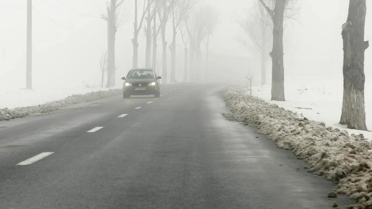Toți șoferii ar trebui să știe! Cum trebuie să circuli în condiții de ceață