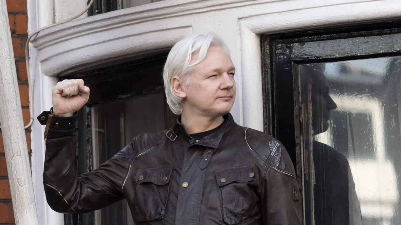 Fondatorul WikiLeaks, Julian Assange a fost condamnat la aproape un an de închisoare în Marea Britanie