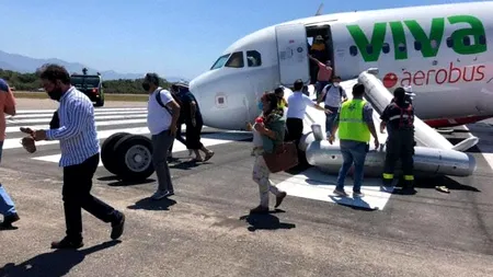 Accident aviatic în Puerto Vallarta, cu 127 de pasageri la bord! S-a rupt jamba de față a trenului de aterizare. Imagini spectaculoase pe GÂNDUL.RO - Galerie FOTO și VIDEO
