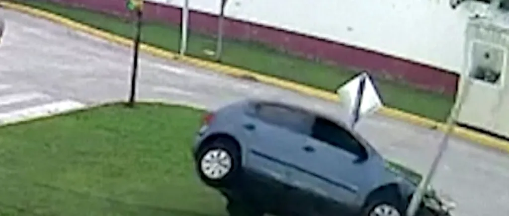 VIDEO. O femeie de 63 de ani a făcut praf o mașină, în timpul unui examen pentru obținerea permisului de conducere, în doar câteva secunde