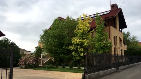 Primele imagini de la reședința lui Sebastian Ghiță, după decizia luată de justiția din Serbia. Reacția socrului lui Ghiță când dă cu ochii de ziariști