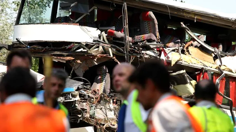 Cel puțin 11 morți și zeci de răniți după căderea unui autocar într-o prăpastie, în Albania
