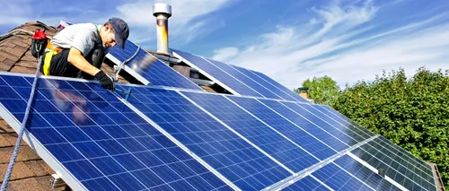 Două companii vor construi o fabrică de panouri solare de 4 miliarde dolari în India