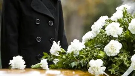 Doi frați ai fetiței a cărei înhumare a fost refuzată în Franța au murit în România