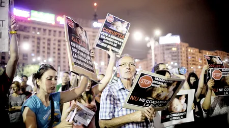 Nou protest în Piața Victoriei. Sute de români, în stradă. 