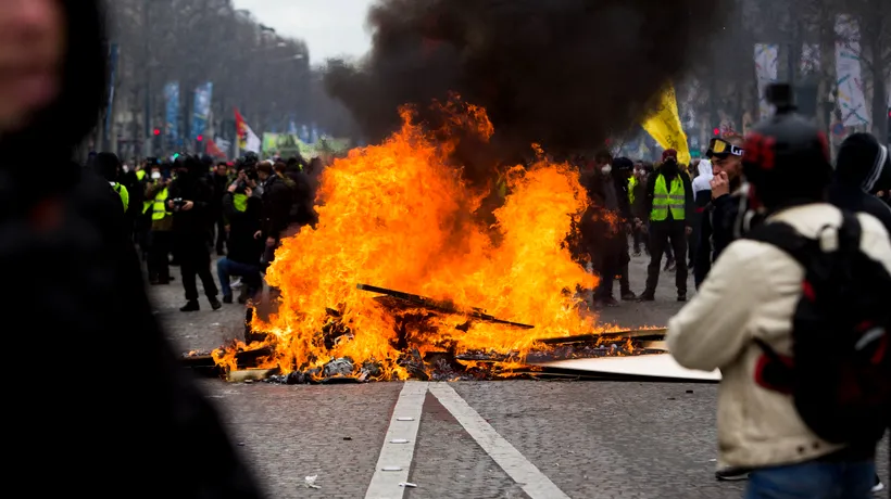 Violențe în Franța. Premierul anunță măsuri dure contra protestatarilor radicali și schimbarea șefului Poliției din Paris