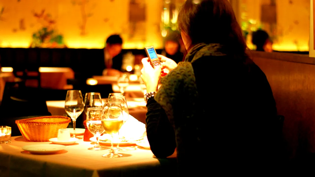 Țara din Europa unde suburbiile se transformă într-o lume exclusiv a bărbaților. Femeile, considerate intruse