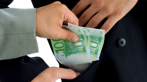 A Romanian pays an average of 600 Romanian Lei in bribes per year