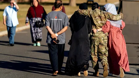 Refugiații afgani aflați în hotelurile din Marea Britanie cer să fie trimiși înapoi în Afganistan