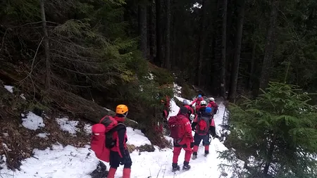 Turist blocat pe Valea Țapului, în Bucegi. A săpat o vizuină ca să supraviețuiască peste noapte