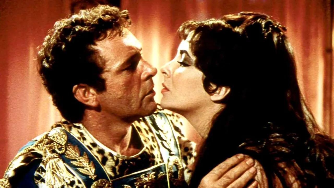 10 lucruri puțin știute despre CLEOPATRA. Detaliul „incendiar” din relația ei cu Marc Antoniu