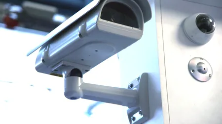 O anchetă neobișnuită: Vecinul folosește camera de supraveghere pentru a urmări un cuplu suedez în dormitor/ Cererea BIZARĂ făcută de cei doi