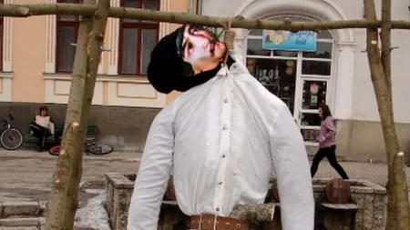 Csibi Barna, devenit cunoscut după ce l-a ''spânzurat'' pe Avram Iancu, și solistul unei formații ultranaționaliste maghiare, trimiși în judecată