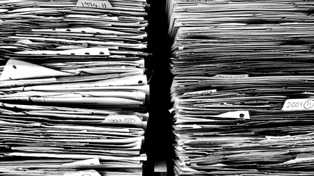 Peste trei sferturi dintre companiile românești încă transmit informații pe suport hârtie. „Adoptarea digitalizării ar trebui considerată o investiție și nu o cheltuială”