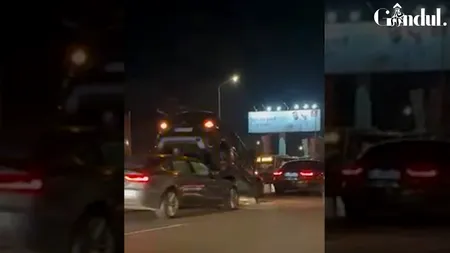 Accident spectaculos pe DN1, la ieșirea din București. Un autoturism a rămas suspendat, după ce o mașină l-a lovit din spate (VIDEO)