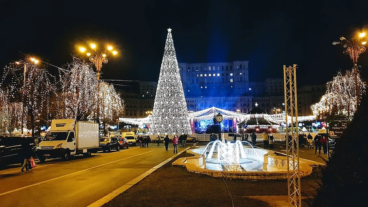 Când se aprind LUMINIȚELE de Crăciun în Bucureşti. Copiii vor putea vizita Casa lui Moș Crăciun