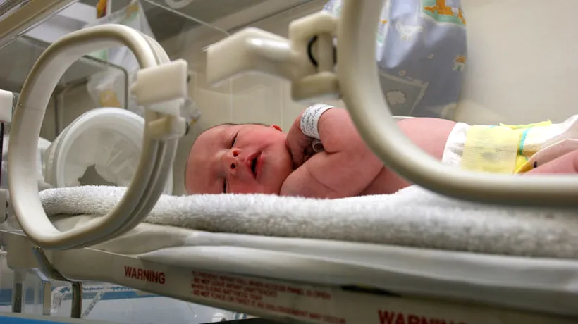 Ce s-a întâmplat cu două fetițe duse la incubator imediat după naștere. 20 de ani mai târziu, familiile cer 12 milioane de euro despăgubire