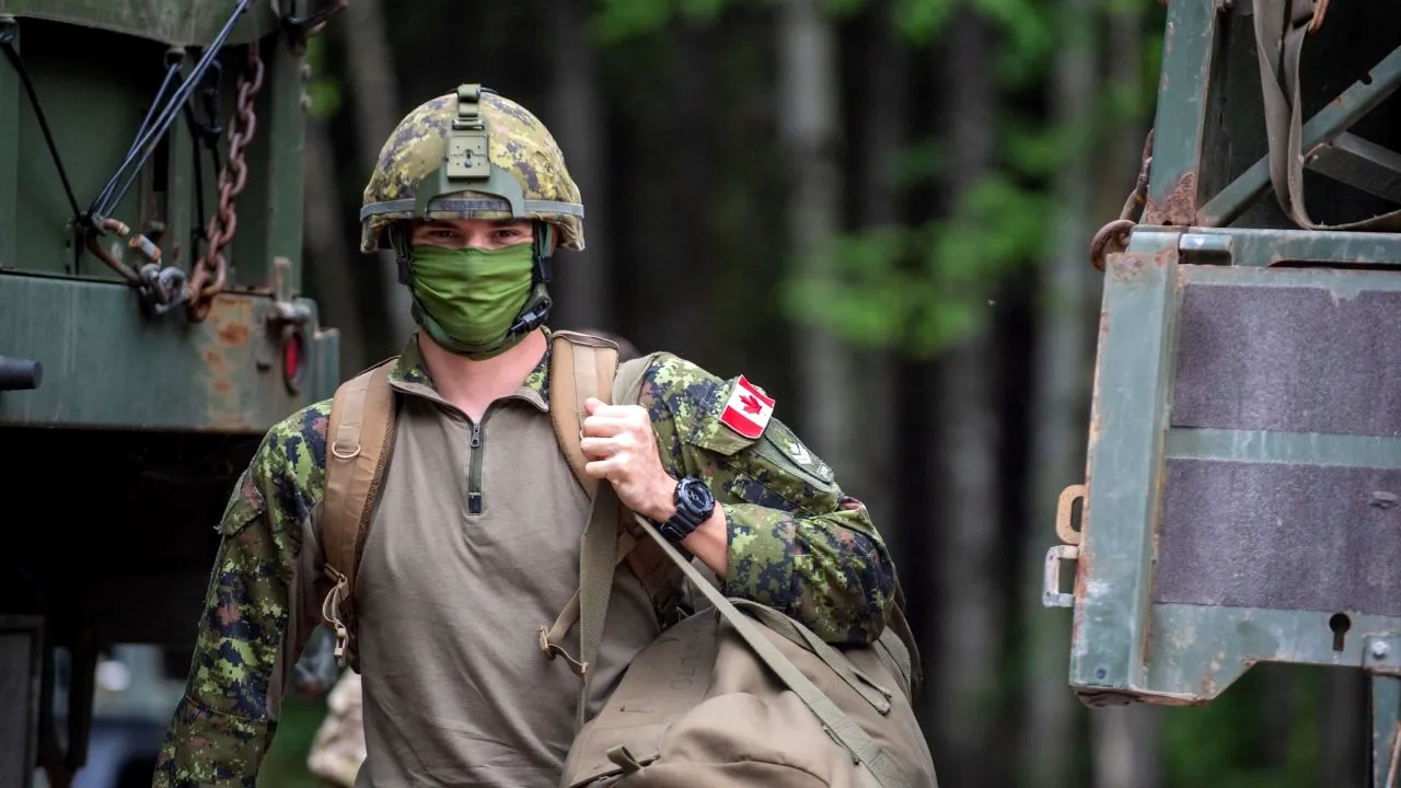 Canada își retrage o parte din personalul său militar din Ucraina