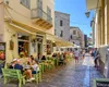 Orașul european în care turiștii cu un BUGET modest pot să găsească mâncare bună, străduțe romantice, priveliști spre mare și plaje superbe