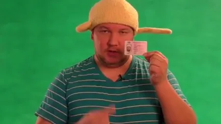 Motive religioase, invocate de un rus pentru a purta o strecurătoare pe cap în poza de permis