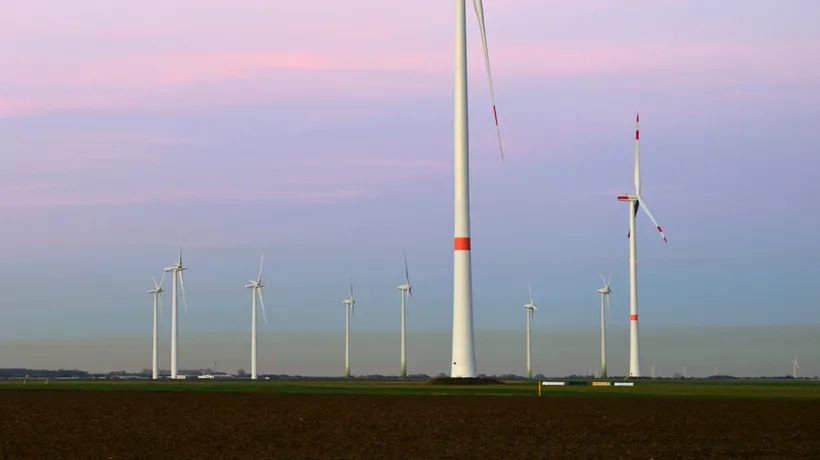 Financial Times: Comisia Europeană anchetează producători chinezi de turbine eoliene implicați în proiecte din Europa, inclusiv din ROMÂNIA