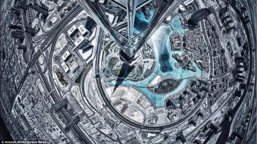 GALERIE FOTO. Cum se vede lumea de pe cea mai înaltă clădire construită vreodată