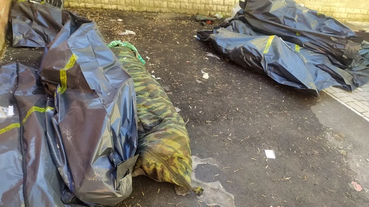 Soldații ruși și-au abandonat camarazii morți în orașul ucrainean Sumî: ”Reprezintă o amenințare pentru mediu”