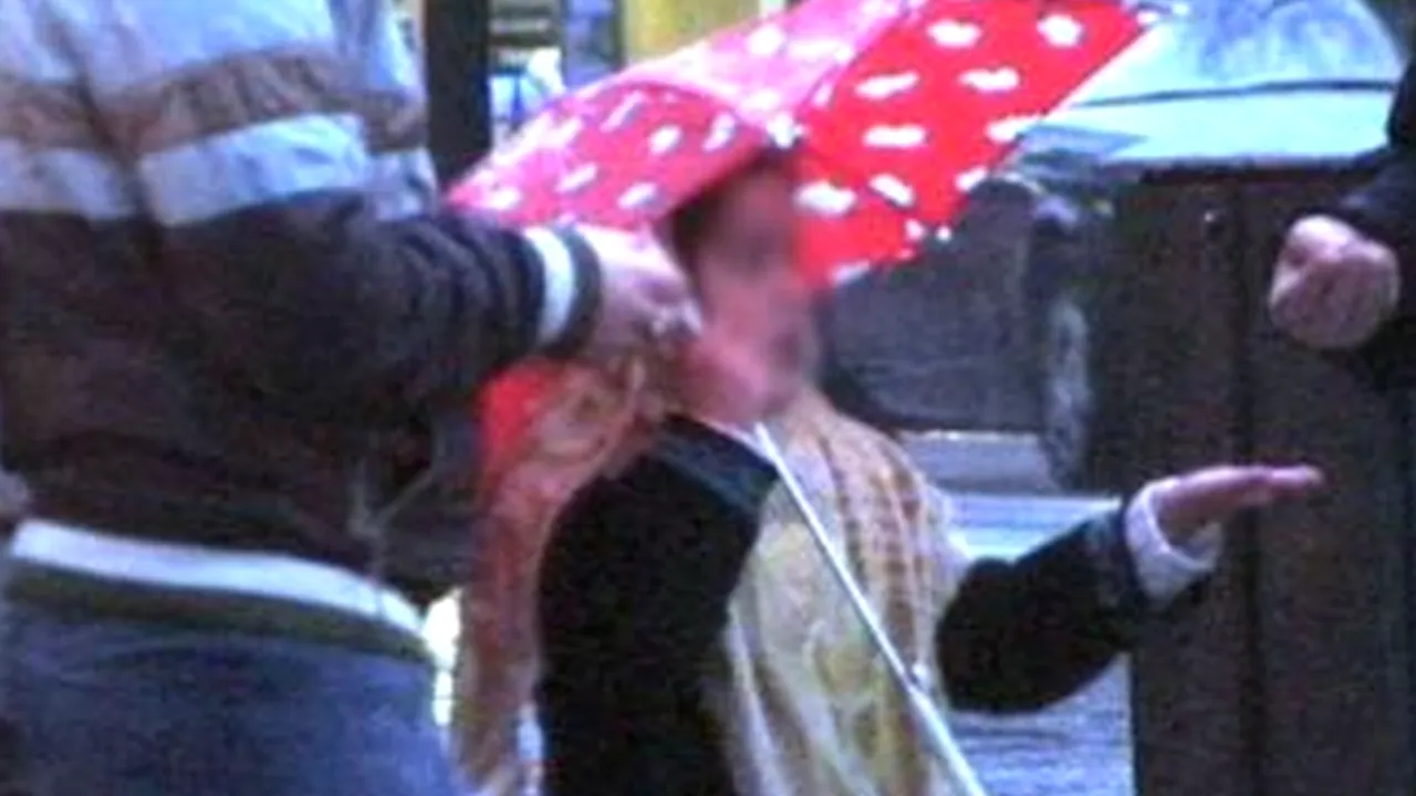 Un român, suspectat că și-a vândut cu câteva sute de euro fiul bolnav, pentru a cerși în Elveția