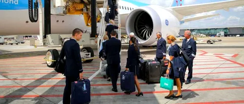 Companiile aeriene low-cost caută stewardese în România. Ce salarii oferă