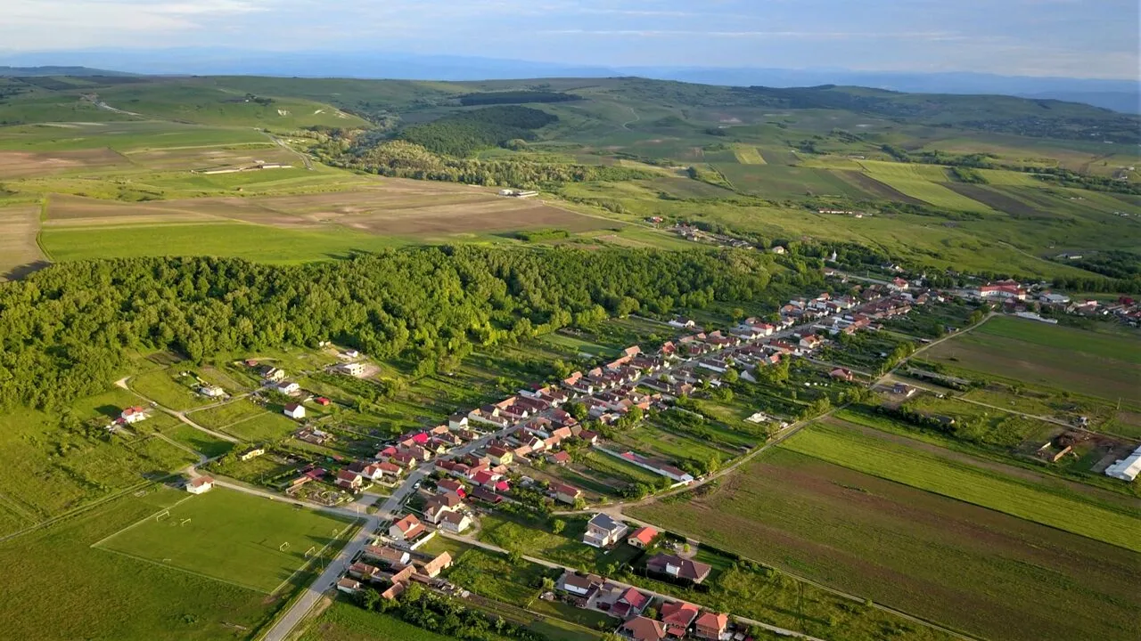 COMUNA din România care atrage străinii ca un magnet. Belgieni, nemți sau olandezi s-au stabilit, definitiv, în zonă