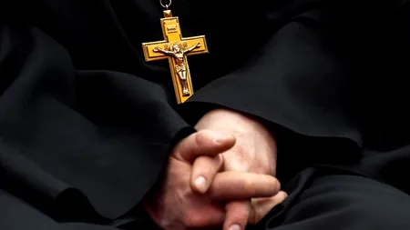 Fostul episcop de Huși și un fost călugăr, acuzați de viol! Episcopia Huşilor și Seminarul Teologic, date în judecată