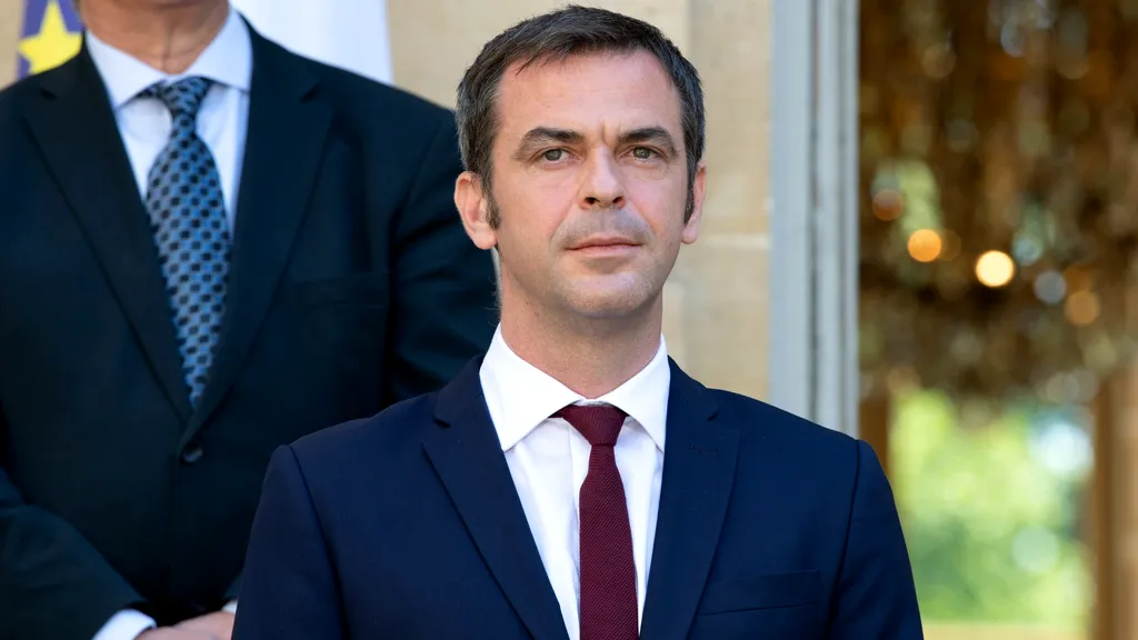 Ministrul francez al Sănătății s-a vaccinat cu Moderna, după ce la prima doză primise AstraZeneca
