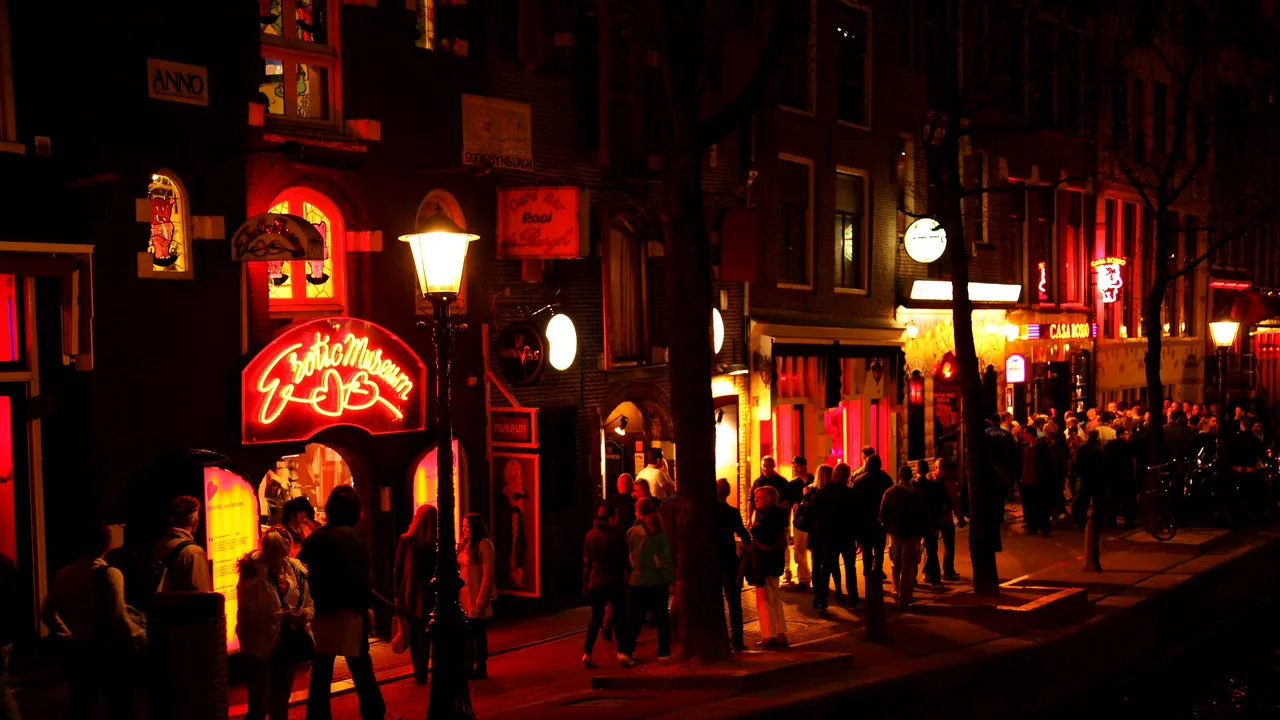 Măsură controversată pe care vrea să o ia prima femeie-primar din Amsterdam. Ce s-ar putea întâmpla cu prostituatele din vitrine