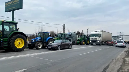 150 de șoferi ucraineni și turci PROTESTEAZĂ în Siret! Protestul fermierilor și agricultorilor români blochează vama