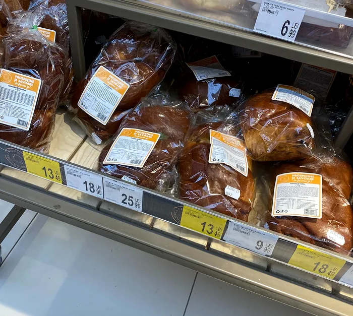 Cu câți lei se vinde un cozonac în supermarket-urile Carrefour din București, acum, înainte de Paște / Foto: GÂNDUL