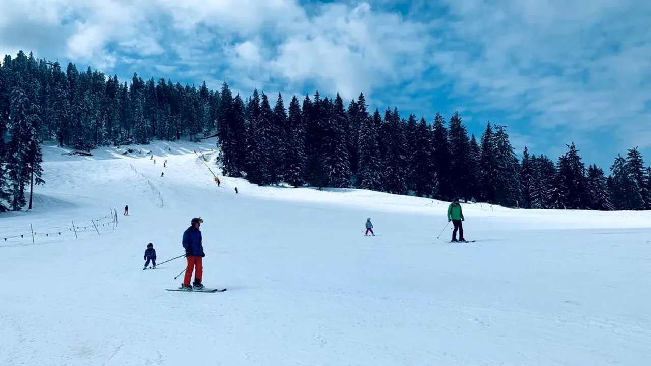 Ce pârtii sunt DESCHISE în Poiana Braşov, de Paşte. Sezonul de schi a fost prelungit, după ce a nins în ultima perioadă