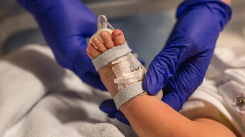 Bebeluș din România, infectat cu COVID-19. Copilul de doar nouă luni este internat la ATI! (EXCLUSIV)