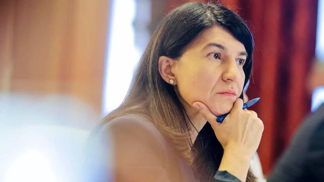 VOT. Senatul a adoptat moțiunea simplă împotriva Violetei Alexandru, „Opriți-o pe «Doamna în Negru» de la Ministerul Șomajului și Prăbușirii Sociale”